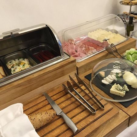 Hotel Pod Zamkem Velké Meziříčí Bagian luar foto
