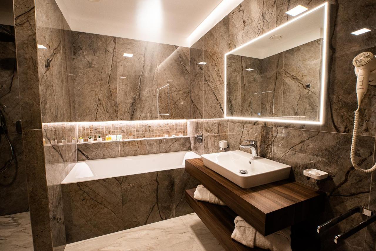 Hotel Pod Zamkem Velké Meziříčí Bagian luar foto
